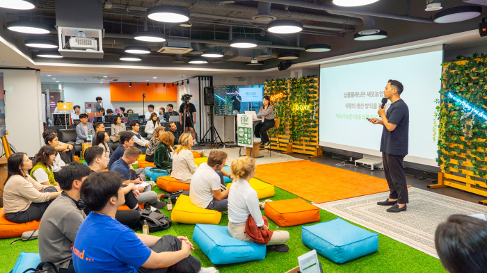 Simple Planet CEO Jeong Il-doo presents the company's business at D.Day held in Seoul on Sept. 21, 2023 (Courtesy of D.Camp)