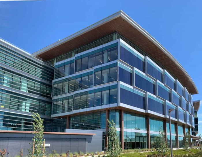 The　Alexandria　Center　for　Life　Science　in　San　Carlos,　California,　which　installs　Halio　smart　glass　(Captured　from　the　Halio　website)