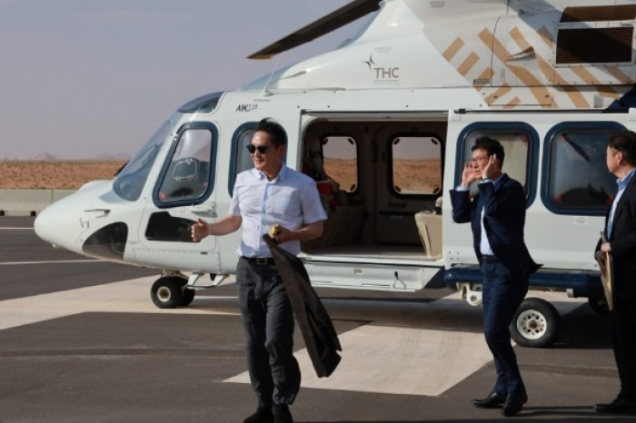 Samsung　Electronics'　Executive　Chairman　Jay　Y.　Lee　lands　at　the　NEOM　city　construction　site　in　Saudi　Arabia　on　Oct.　1　(Courtesy　of　Samsung　Electronics)