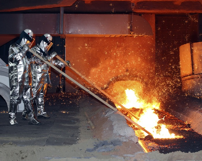 A　blast　furnace　at　a　Hyundai　Steel　mill　(Courtesy　of　Hyundai　Steel)