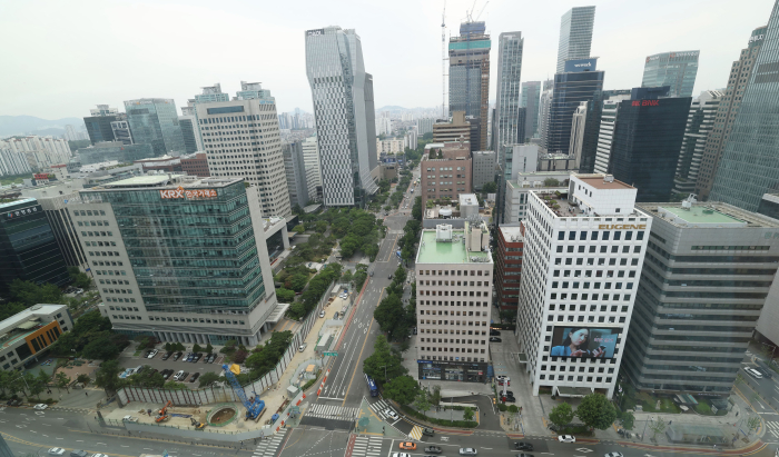 The　Yeouido　financial　district　in　Seoul