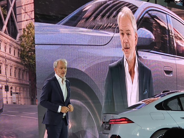 BMW　design　chief　Adrian　van　Hooydonk　unveils　the　new　5　Series　in　Korea