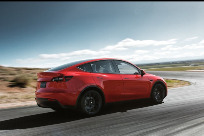 Tesla　Model　Y　(Courtesy　of　Tesla)