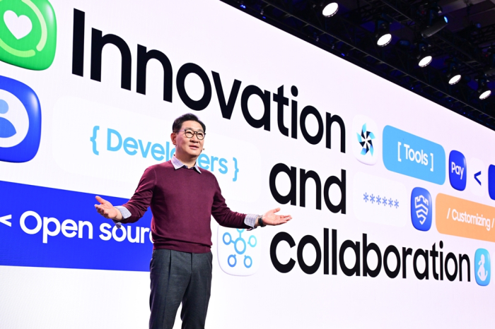 Han　Jong-hee,　vice　chairman　and　head　of　Samsung's　Device　eXperience　(DX)　division　at　Samsung　Developer　Conference　2023