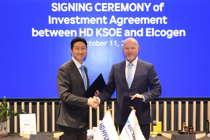 Chung Ki-sun, CEO of HD Hyundai (left) and Enn Õunpuu, CEO of Elcogen (Courtesy of HD Hyundai)