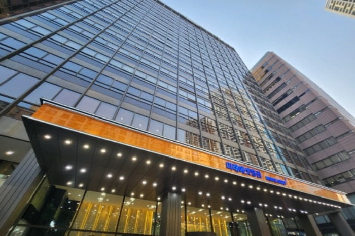 Mirae　Asset　Securities　Building　in　Yeouido　district,　Seoul 