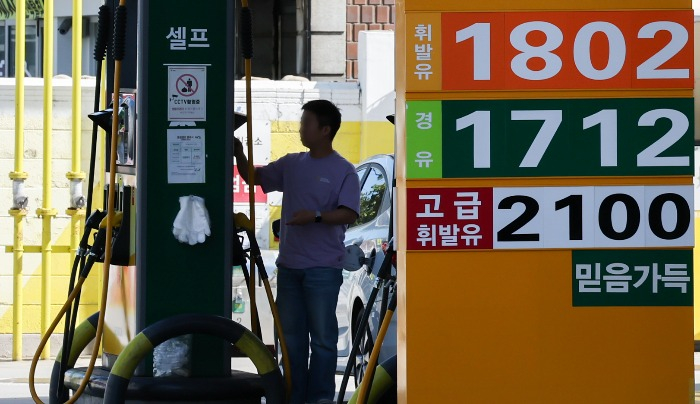 A　gas　station　in　Seoul　on　Oct.　16,　2023