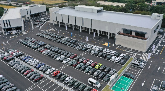 A　bird's-eye　view　of　the　Hyundai-Genesis　certified　used　car　sales　center　in　Yangsan,　South　Gyeongsang　Province