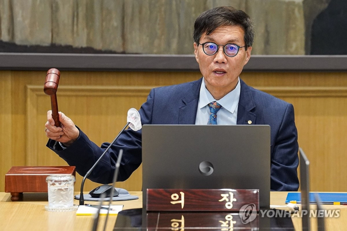 Bank of Korea Governor Rhee Chang-yong chairs an interest rate policy meeting on Oct. 19, 2023 (Courtesy of Yonhap)