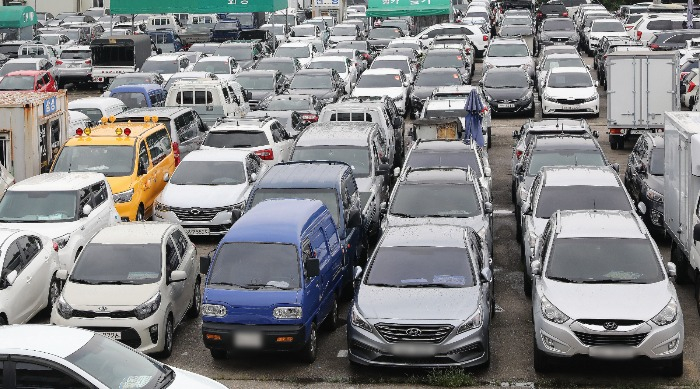A used car market in Seoul