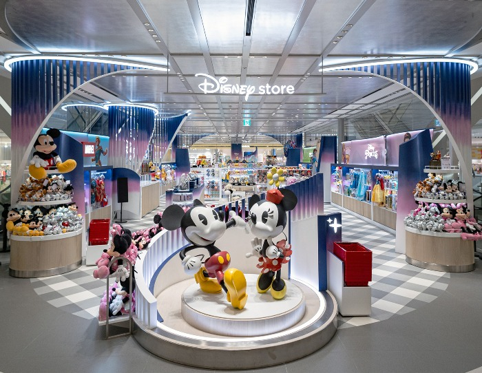 A　panoramic　view　of　the　Disney　store　within　Hyundai　Department　Store　Pangyo　near　Seoul