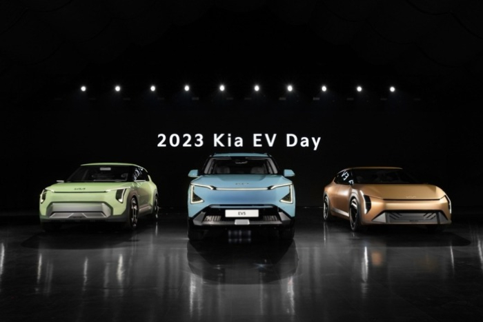 The　Kia　Concept　EV3　(from　left),　the　EV5　and　the　Kia　Concept　EV4　unveiled　on　Oct.　12,　2023　(Courtesy　of　Kia)