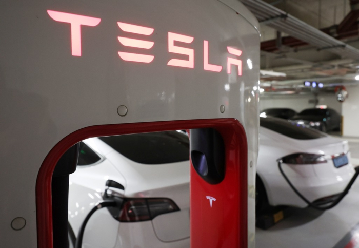 Tesla　Supercharger　in　Seoul　(File　photo,　courtesy　of　Yonhap)