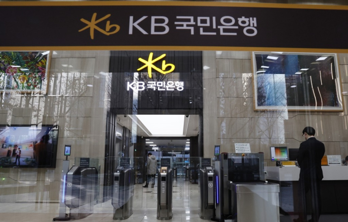 A　branch　of　KB　Kookmin　Bank,　KB　Financial　Group’s　banking　unit,　in　Seoul　(File　photo,　courtesy　of　Yonhap)