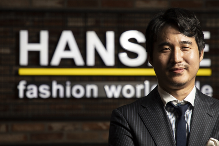 Hansae　Vice　Chairman　and　CEO　Kim　Ik-whan　(Courtesy　of　the　Korea　Times)