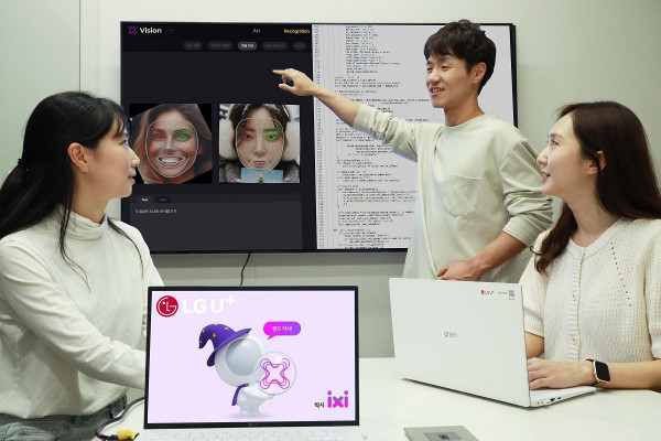 LG　Uplus　developing　communications　GenAI　ixi-GEN