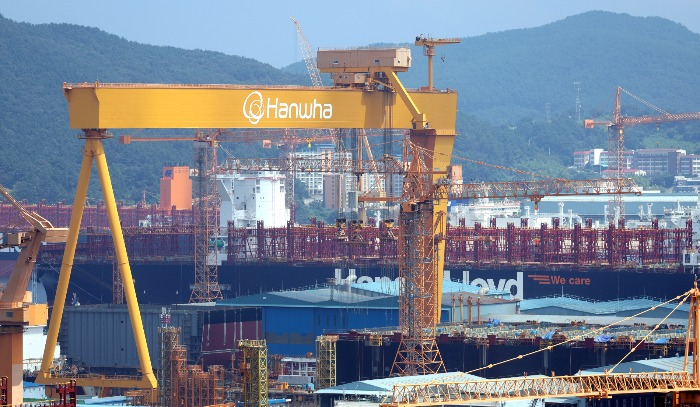 A　crane　at　a　dockyard　of　Hanwha　Ocean　in　Geoje,　South　Gyeongsang　Province