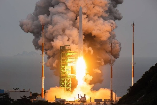 South　Korea's　first　homegrown　Nuri　rocket