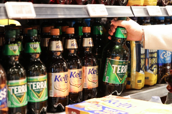 HiteJinro's　Terra　and　Kelly　beers