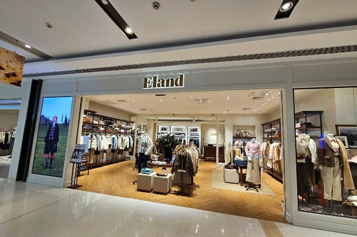 An　E-Land　store　in　a　Shanghai　shopping　mall　(Courtesy　of　E-Land)