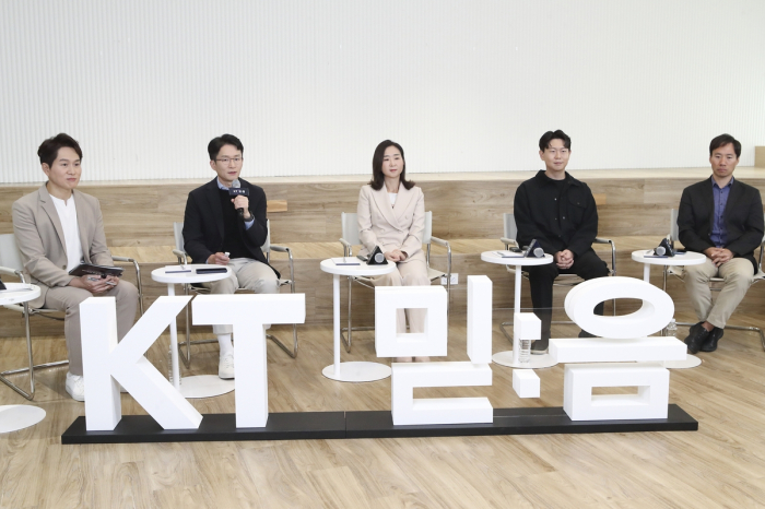 KT unveils its generative AI service for corporate clients, Mi:dm, on Oct. 31 (Courtesy of KT)