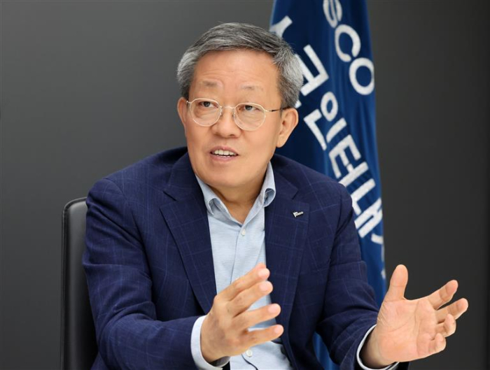 Jeong　Tak,　chief　executive　of　POSCO　International