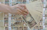 Yen hits 15-year low vs Korean won on less hawkish BOJ