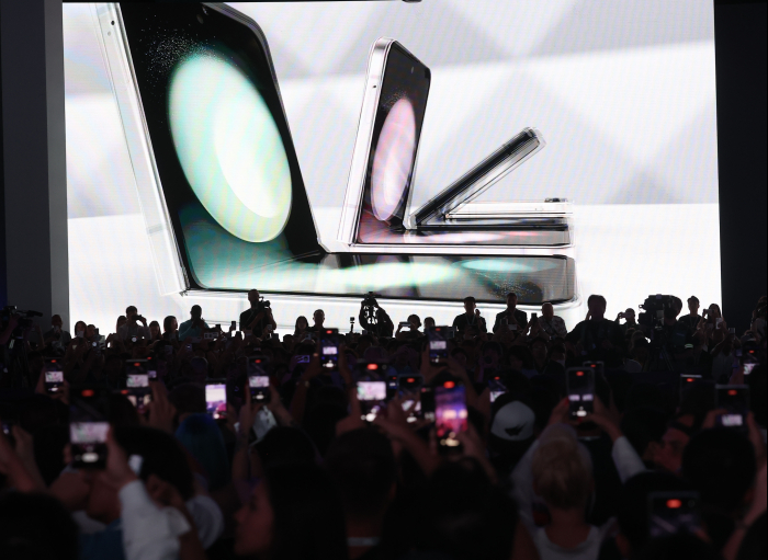 Galaxy Z Flip 5 unveiled in July 2023