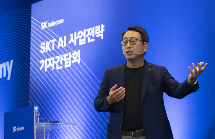 SK　Telecom　CEO　Ryu　Young-sang　speaks　about　AI　business　at　a　press　conference　on　Sept.　26　(Courtesy　of　SK)