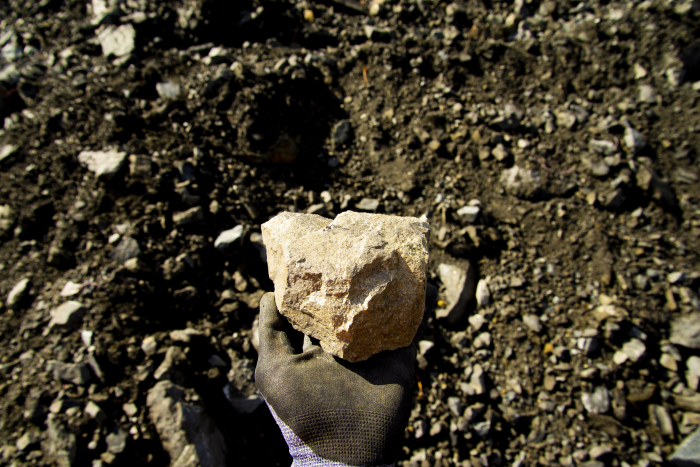 Nickel　ore　rock　(Courtesy　of　Getty　Images)