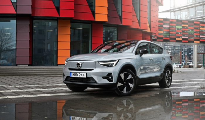 Volvo's　C40　Recharge　all-electric　coupe　crossover　2024