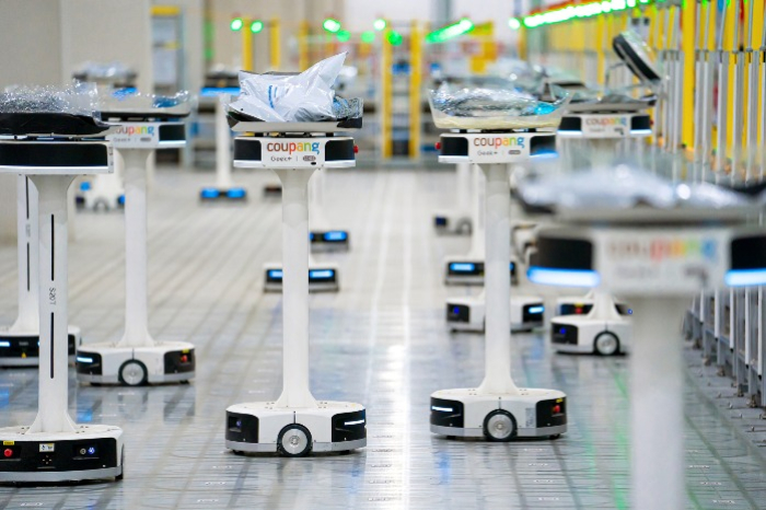 Automated　system　in　Coupang's　fulfillment　center　in　Daegu,　South　Korea　(Courtesy　of　Coupang)