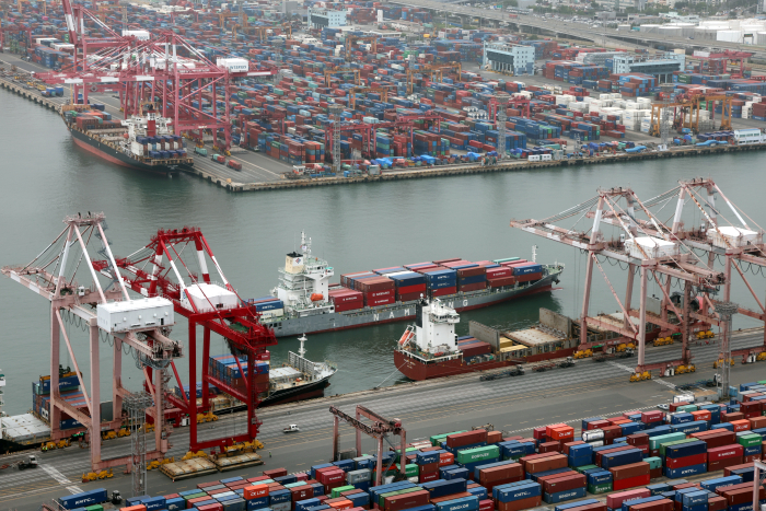 S.Korea’s semiconductor exports rebound in 1st 10 days of November