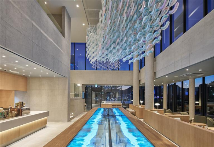 The interior view of Starbucks 'The Yeosu Dolsan DT (drive-through)'