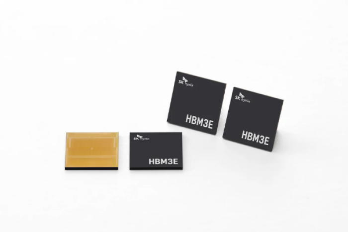 SK　Hynix's　HBM3E,　the　extended　version　of　HBM3　(Courtesy　of　SK)