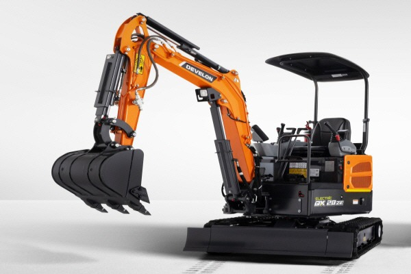 HD　Hyundai　Infracore　to　sell　excavator　in　dept.　store