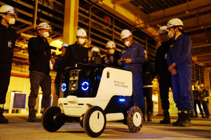 LG,　POSCO　team　up　for　unmanned　robot’s　facility　management