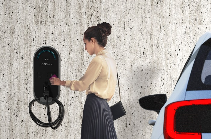 The　wall-mounted　charger　can　charge　an　EV　at　up　to　11kW　per　hour　(Courtesy　of　LG　Electronics)