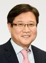Yoon　Seong-Min　is　an　editorial　writer　for　The　Korea　Economic　Daily