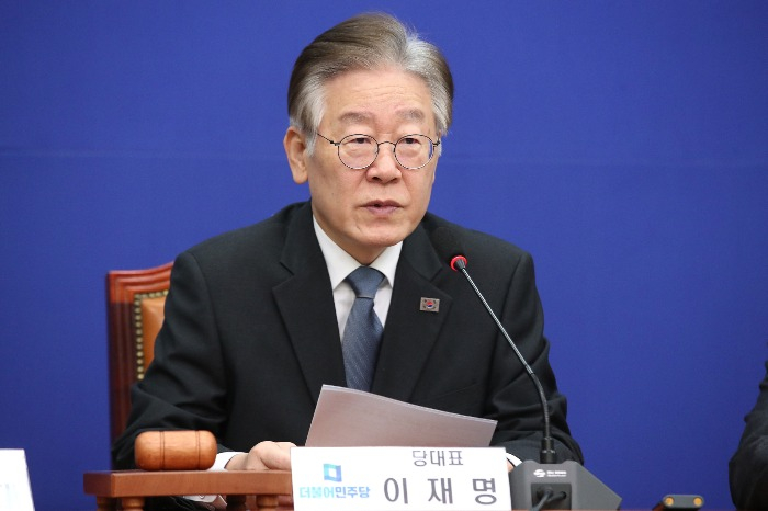 Lee　Jae-myung,　the　leader　of　the　Democratic　Party,　announced　the　'Windfall　Tax'　bill　on　Nov.　11,　2023　(Courtesy　of　News1　Korea)