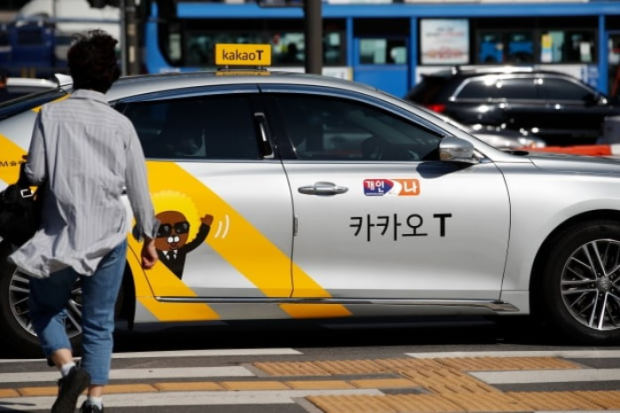 Taxi　using　Kakao　Mobility's　ride-hailing　service　(Courtesy　of　Yonhap　News)