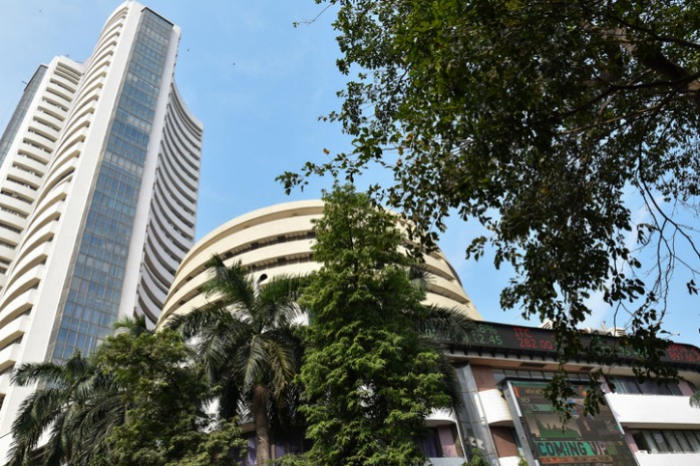 BSE　Stock　Exchange　in　Mumbai,　India　(Courtesy　of　Getty　Images)