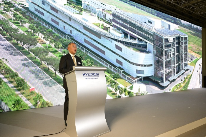 Hyundai　Motor　Group　Executive　Chairman　Chung　Euisun　speaks　at　the　opening　ceremony　of　the　Hyundai　Motor　Group　Innovation　Center　Singapore　(HMGICS)　in　Jurong,　Singapore　on　Nov.　21,　2023　(Courtesy　of　Hyundai　Motor　Group)