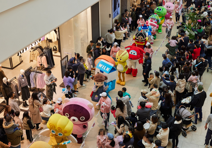A　Starfield　shopping　mall　in　Anseong,　Gyeonggi　Province