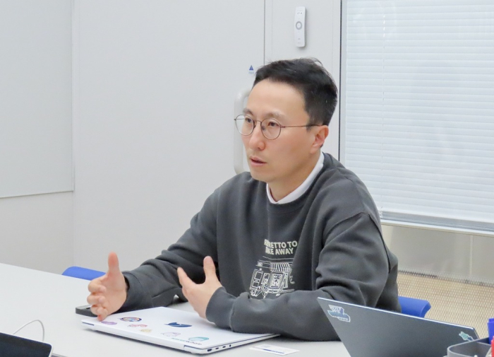 Naver　Cloud　Whale　Director　Kim　Hyo　speaks　to　The　Korea　Economic　Daily