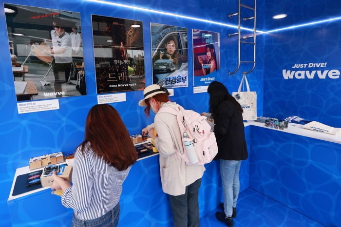 Wavve’s　booth　at　the　Busan　International　Film　Festival　in　October　2022　(File　photo,　courtesy　of　Yonhap)