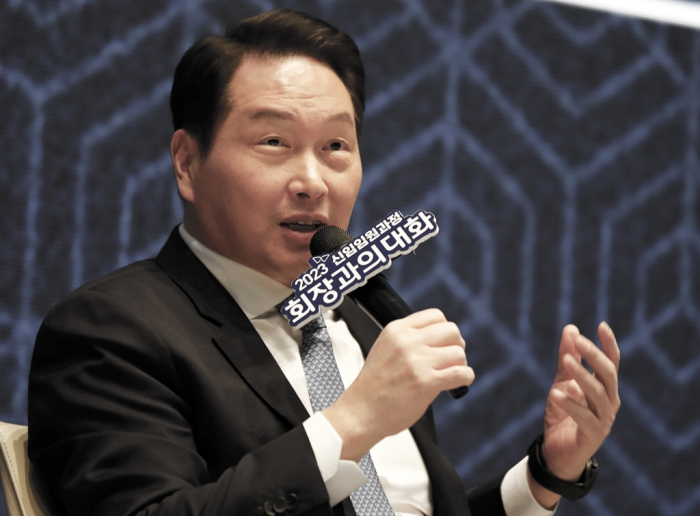 SK Group Chairman Chey Tae-won speaks to new executives on Feb. 3, 2023 (File photo, courtesy of Yonhap)