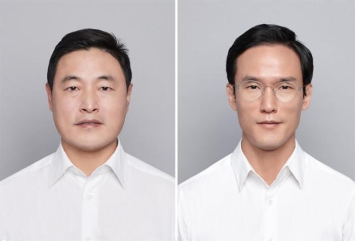 Cho Hyun-sik (left), advisor to Hankook & Company, and his younger brother Cho Hyun-bum, chairman of the company, are locked in a battle for control of Hankook Tire
