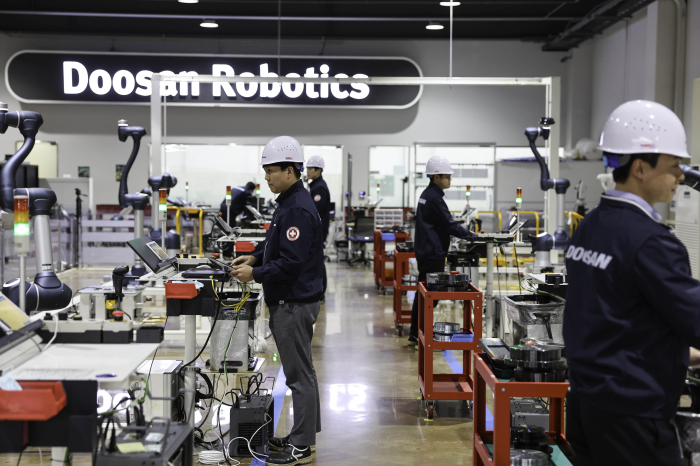 The　first　floor　of　Doosan　Robotics'　plant　in　Suwon