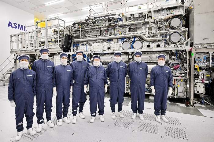 South Korean President Yoon Suk Yeol (fourth from right) at ASML's plant in Veldhoven, Netherlands